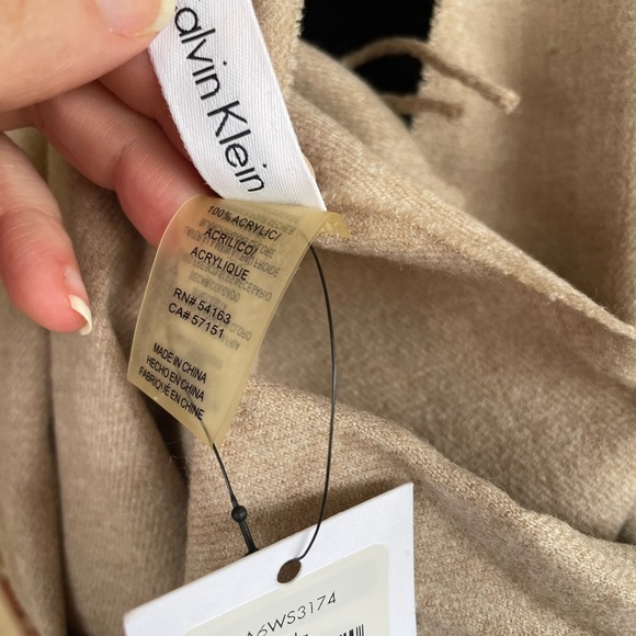 Calvin Klein Soft Beige Fringe Scarf – New with Tags - Picture 4 of 6